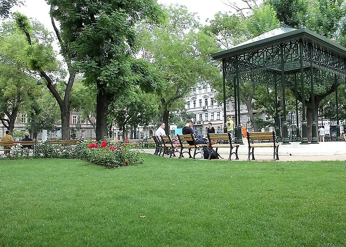 Lola Budapest